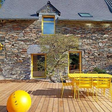 Gîte jaune bonbon