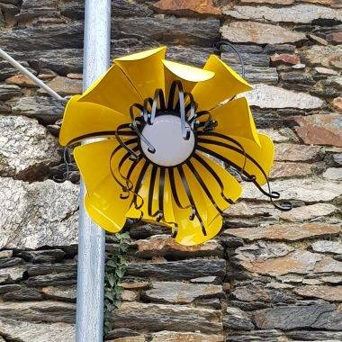 Lampe extérieure jaune gite jaune bonbon la gacilly